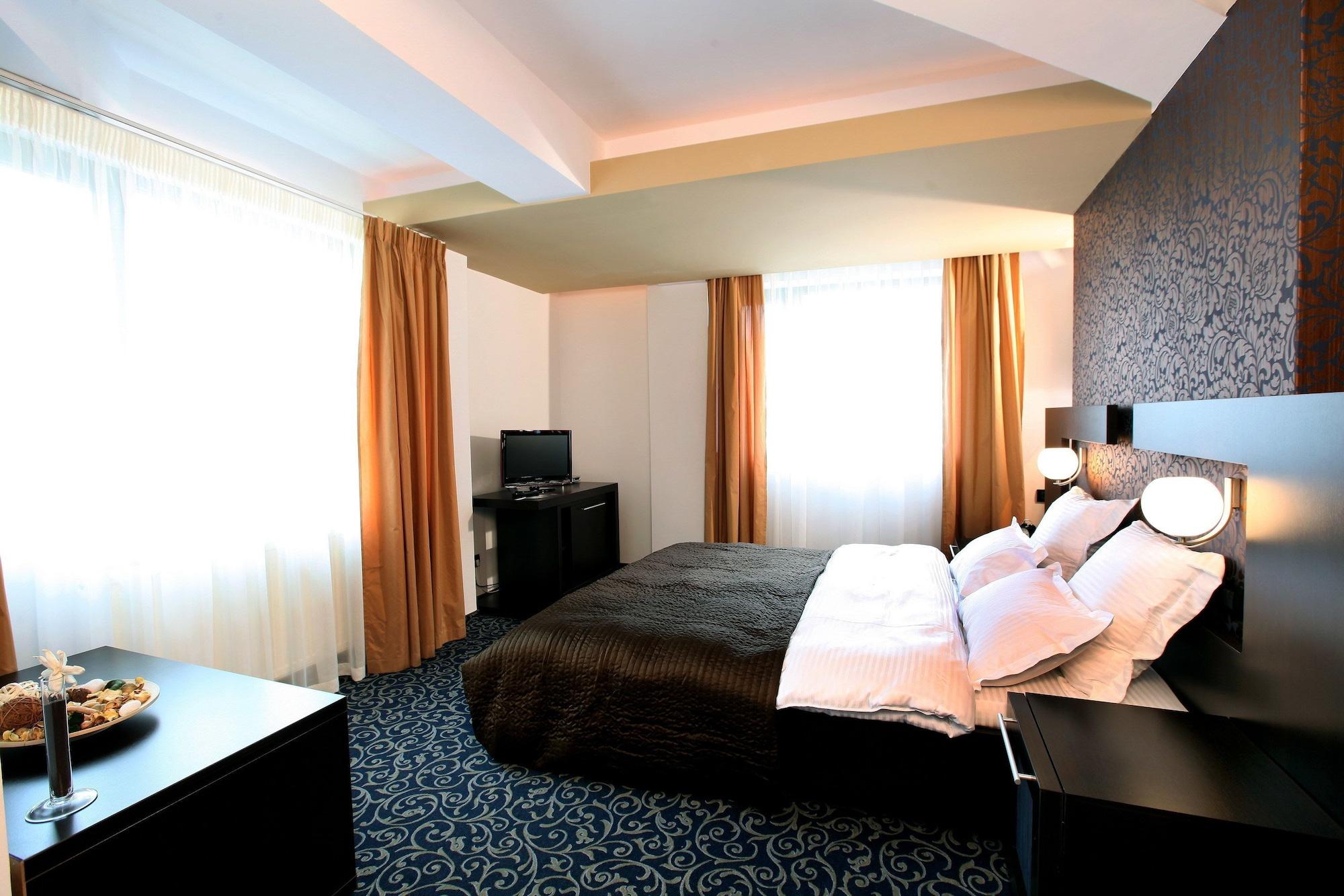 Ambiance Hotel 3*